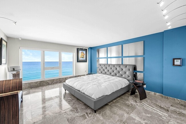 Building Photo - 2066 N Ocean Blvd
