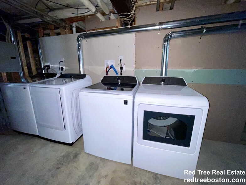 Building Photo - 187 Fellsway W