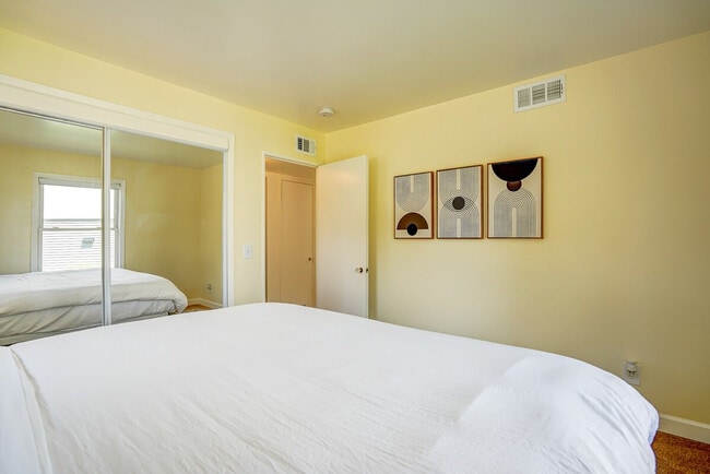 Building Photo - 88 Craig Ave