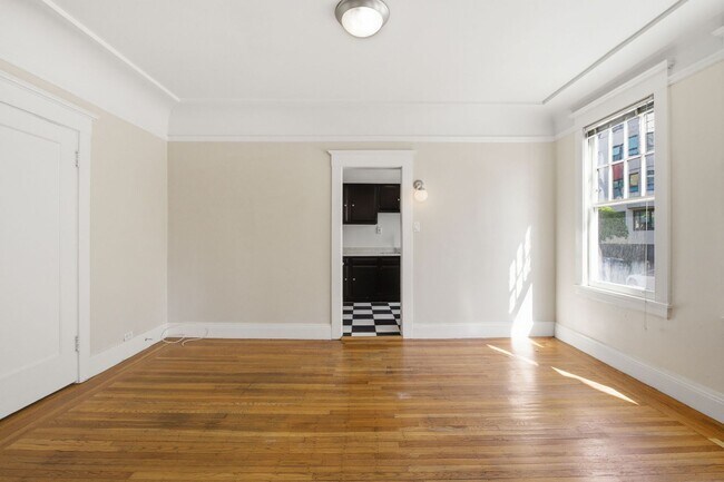 Building Photo - 2100 Post St