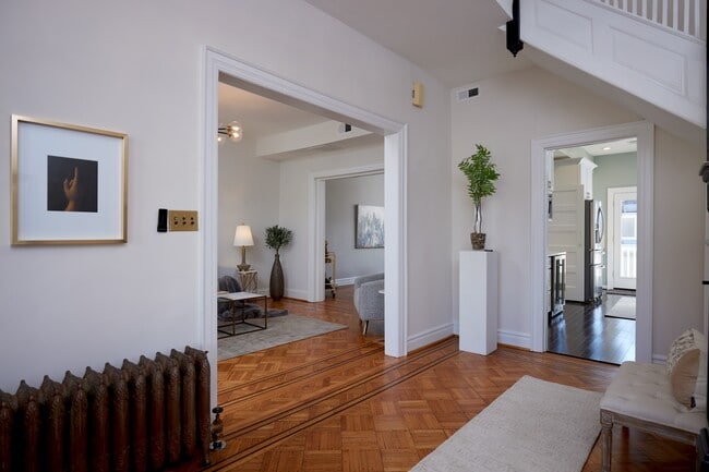 Building Photo - 1364 Oak St NW