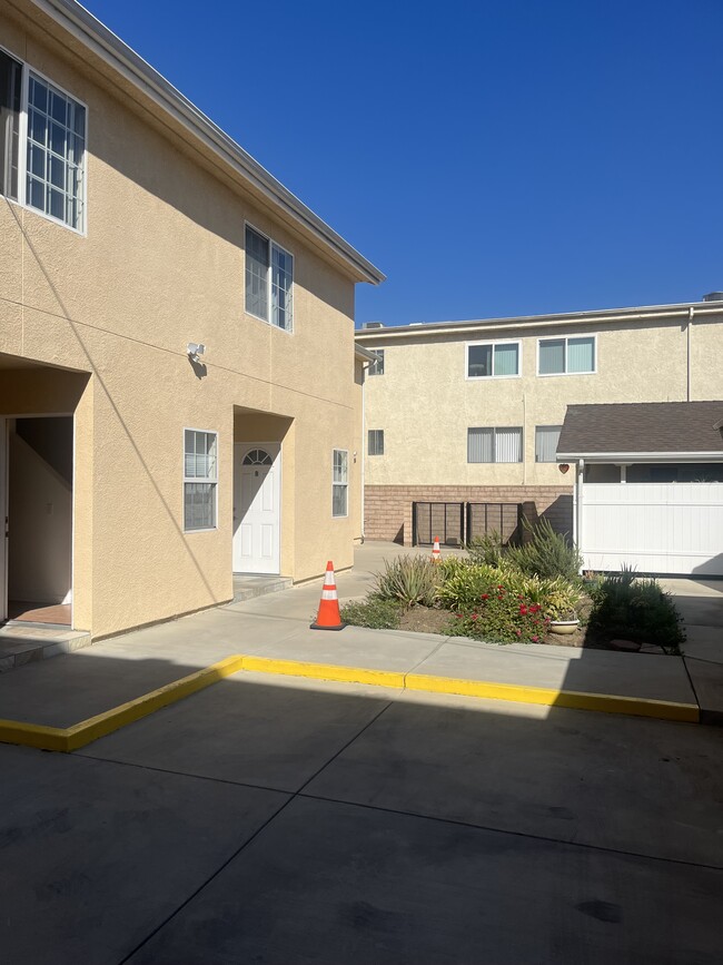 Primary Photo - 12627 Oxnard St