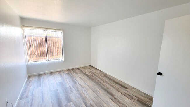Building Photo - 2 bed/ 1 bath with big Backyard in Escondido