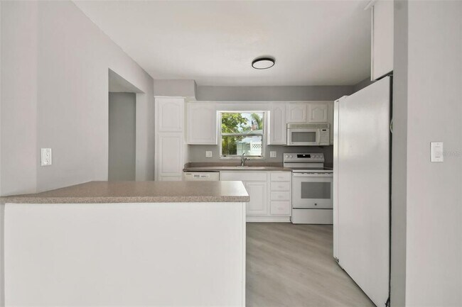 Building Photo - 4411 3rd Ave E