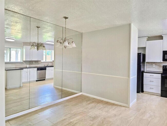 Building Photo - 22510 Parsonsgate Dr