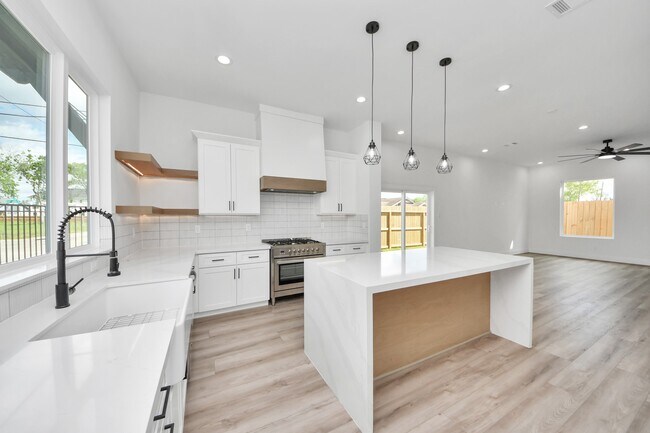 Building Photo - 1816 West St