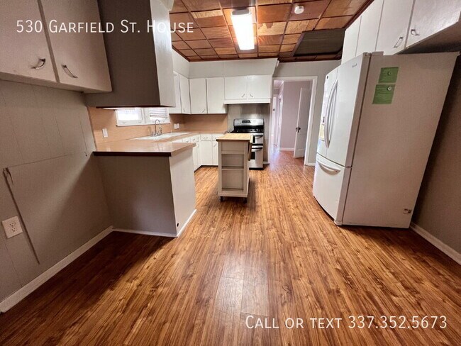 Building Photo - 530 Garfield St