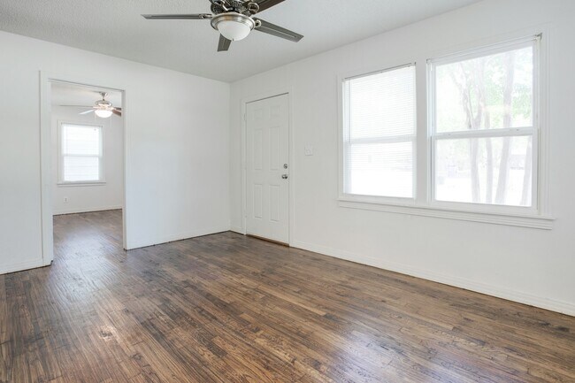 Building Photo - 116 Corbin Ln