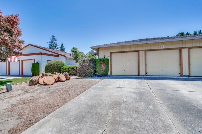 Building Photo - 3484-3486 Angelina Dr