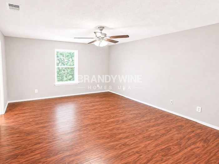 Building Photo - 5233 Hill Ridge Dr