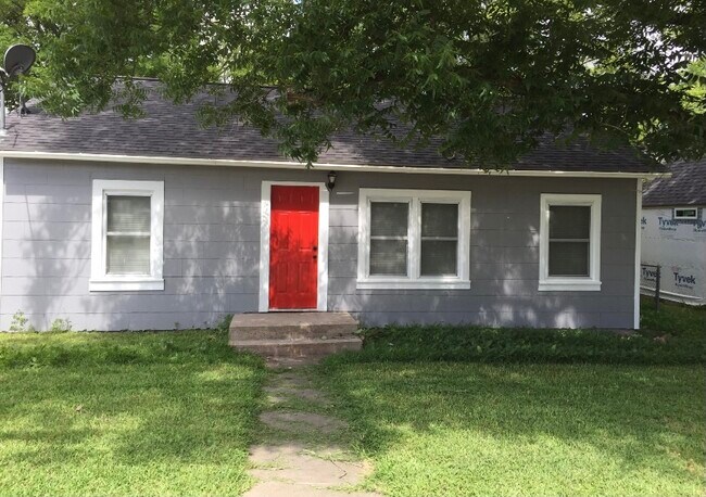 Building Photo - 916 Avenue M