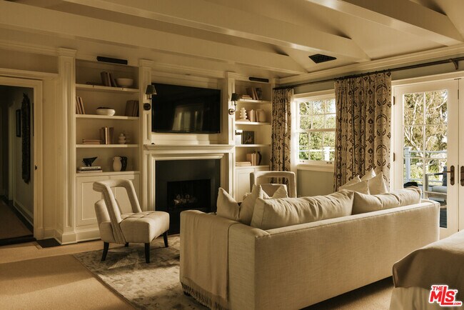 Building Photo - 6825 Zumirez Dr