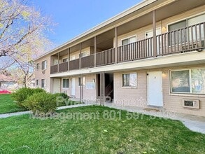 Building Photo - 805 S Cheyenne St