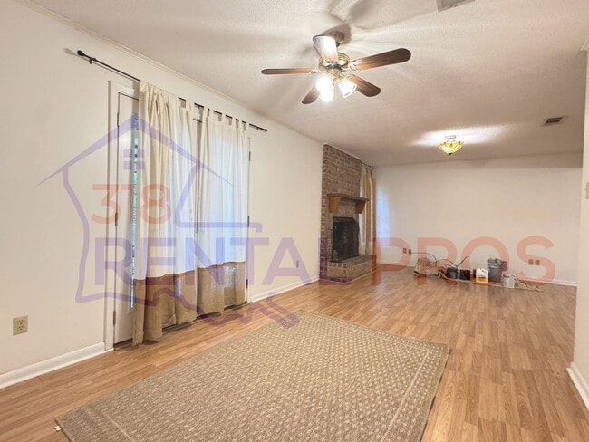 Building Photo - Beautiful Home with Large Backyard