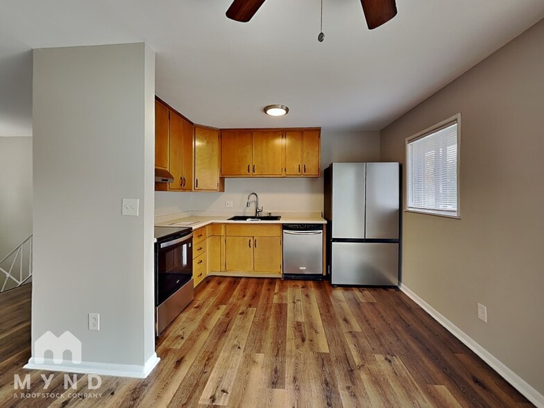 Building Photo - 2911 N Gresham Rd