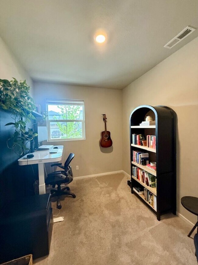 Building Photo - Spacious 4-Bedroom D.R. Horton Home – Grea...