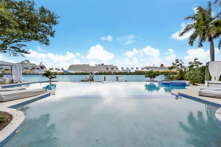 Building Photo - 100 Palm Ave