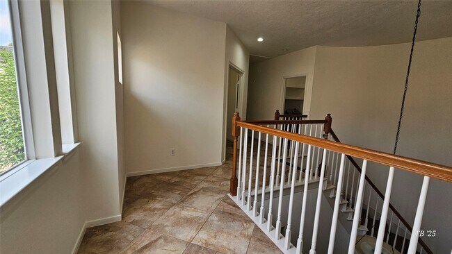 Building Photo - 305 Reinicke St