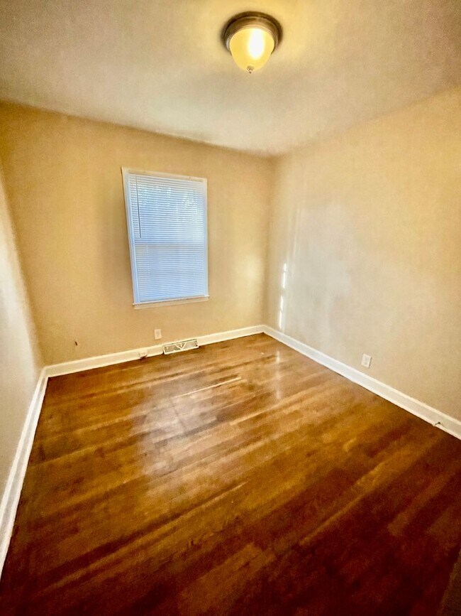 Building Photo - Terrybrook1930