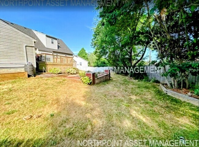 Building Photo - Beautiful spacious 4 bed 4 bath Family Home