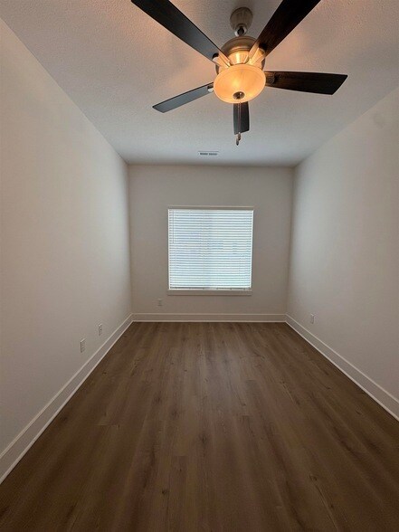 Building Photo - 1010 N Kansas St