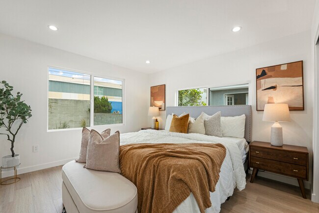 Building Photo - Charming Remodeled Craftsman w/ Modern Finishes in LA