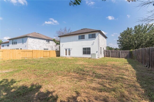 Building Photo - 1908 Candlelight Dr