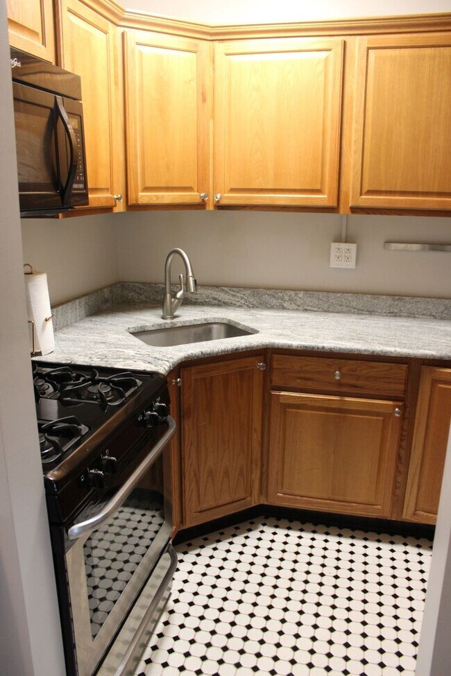 Building Photo - 319-321 S. Washington Street