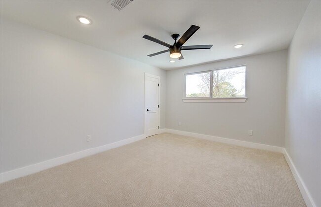 Building Photo - 1810 Eagle Falls Ct