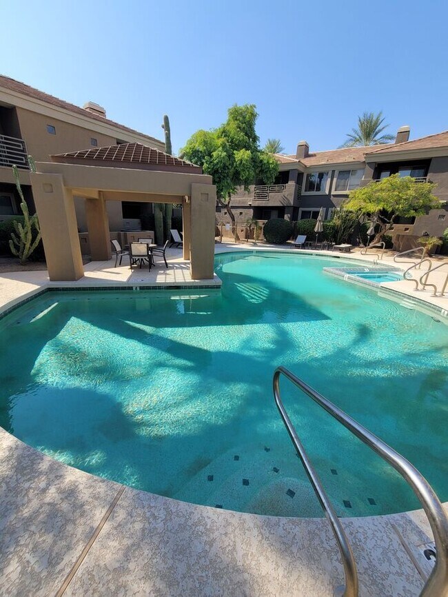 Building Photo - Remodeled 1/1 for rent near Camelback & 36th St.