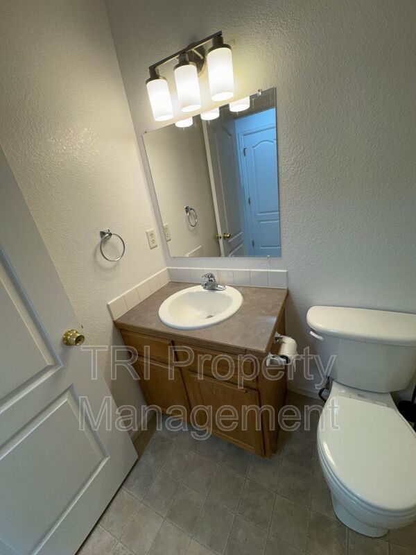 Building Photo - 2027 Birch Ave