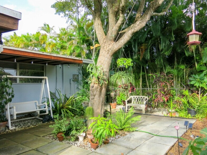 Building Photo - 9020 SW 59th St