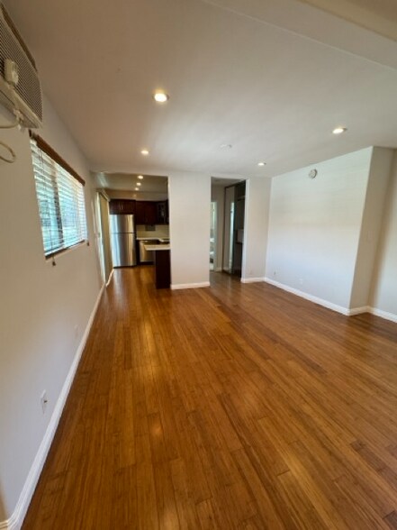 Building Photo - 5567 Inglewood Blvd