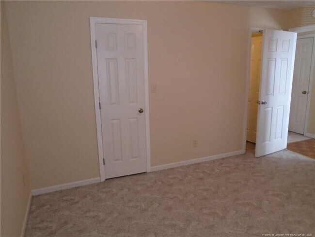 Building Photo - 241 Waterdown Dr