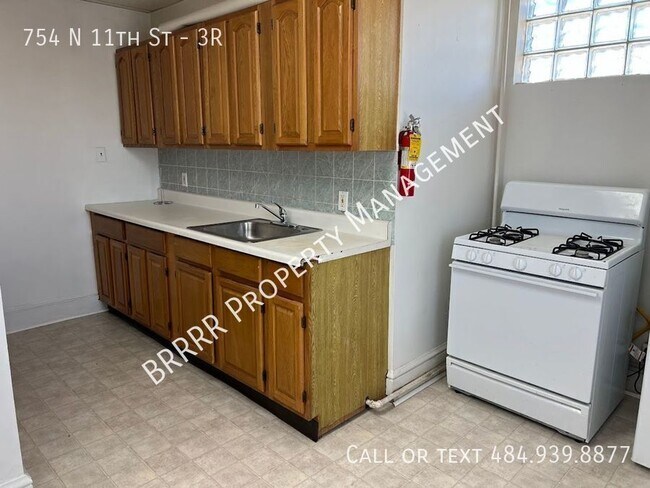 Building Photo - 754 N 11th St