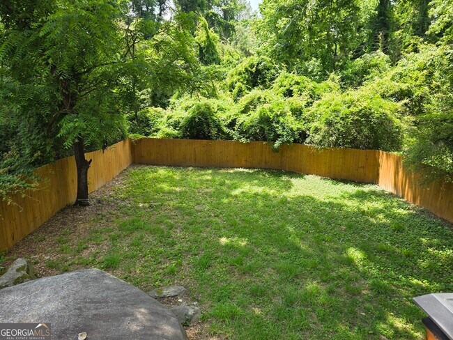 Building Photo - 135 Howell Dr SW