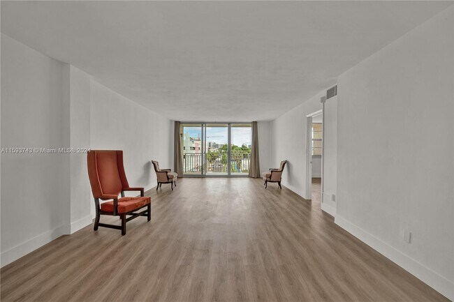 Building Photo - 9500 W Bay Harbor Dr