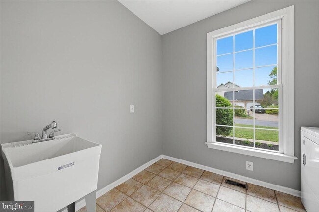 Building Photo - 102 Bramble Ct