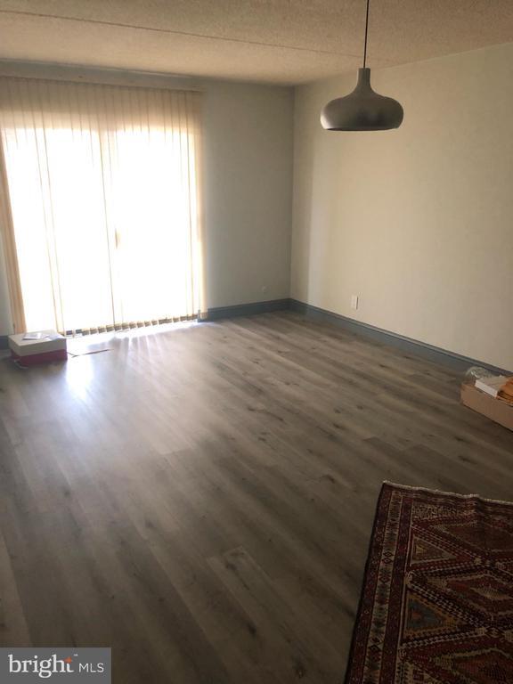 Building Photo - 20926 Valley Forge Cir