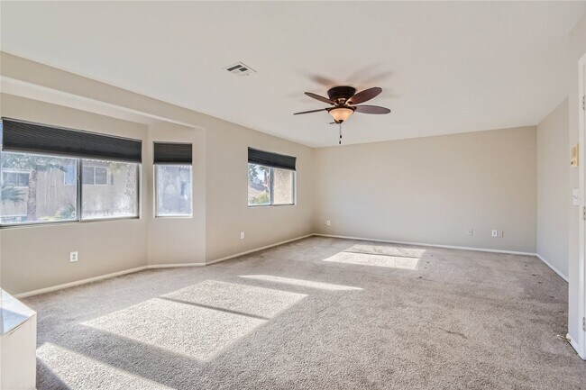 Building Photo - HUGE 5 Bedroom Home In Desert Shores with ...