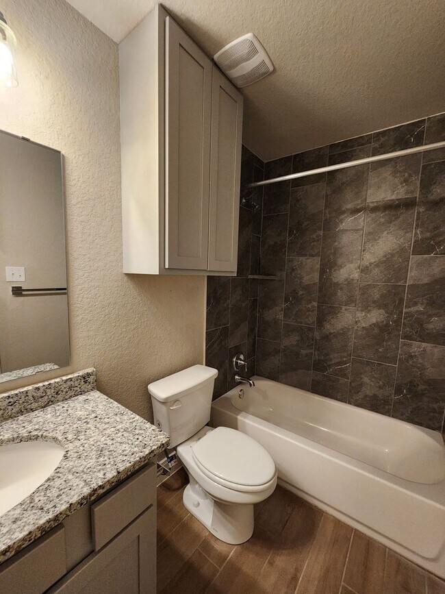 Building Photo - Large Fenced in Backyard in NBISD /Walk to Kraft Park /  Fridge Included  / Pet Friendly / Off Co...