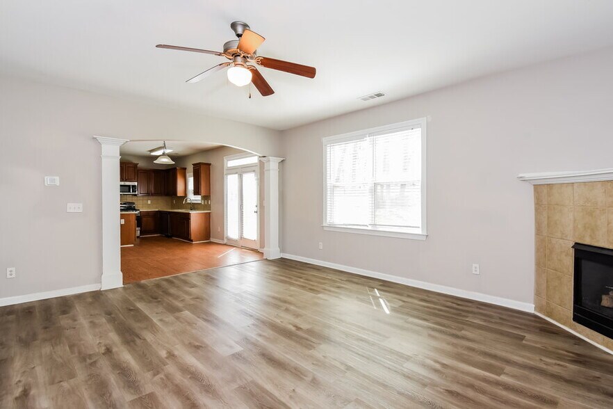 Building Photo - 227 Oakbridge Dr