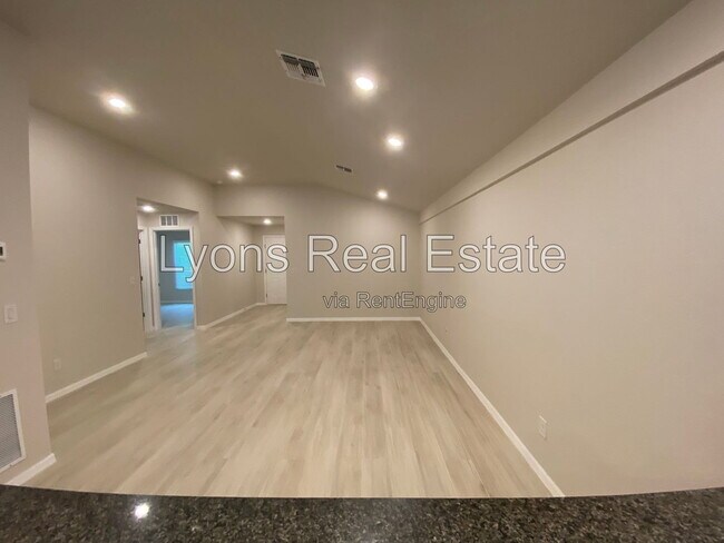 Building Photo - 10499 Pendleton Ave