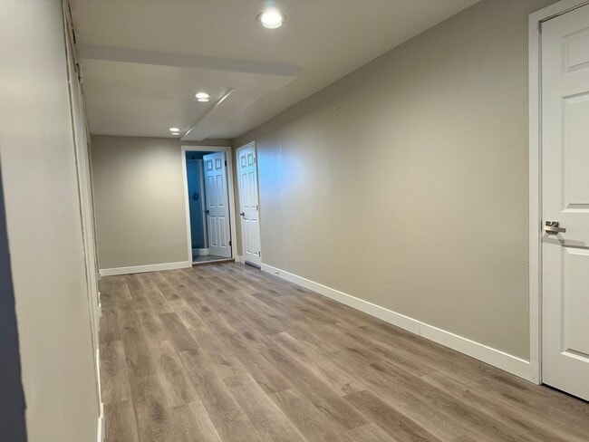 Building Photo - Charming 4 bedroom on 1+acre in Renton across from Benson Hill Elementary