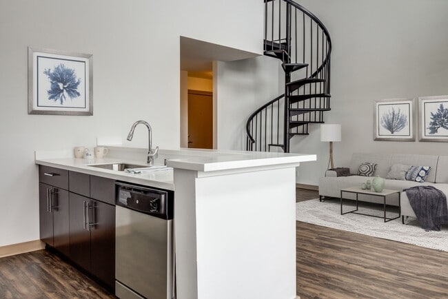 Whidbey Loft 2 Bedroom 2 Bathroom - Elan 41