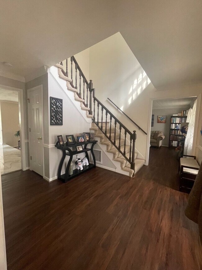 Building Photo - Cypress Point