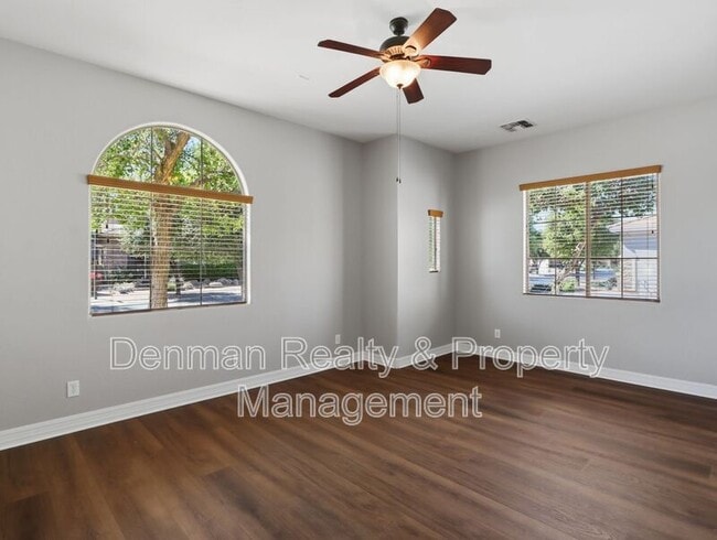 Building Photo - 3146 E Coconino Dr