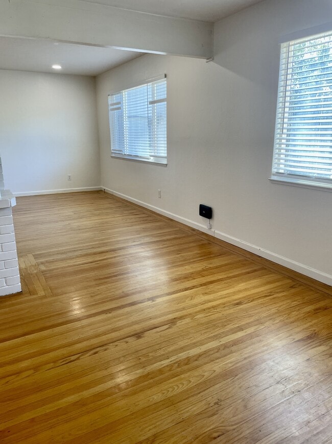 Building Photo - 4524 Oxbow Dr