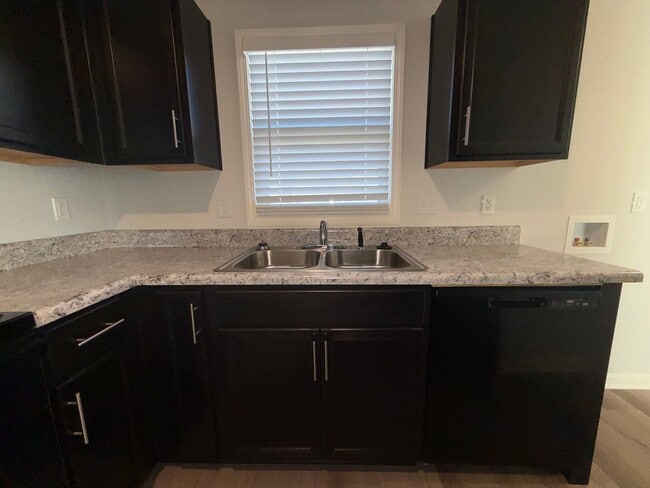 Building Photo - Remodeled 3 Bedroom / 1 Bath Home