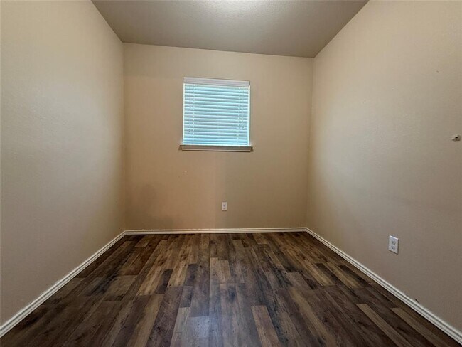 Building Photo - 301 Comal Run